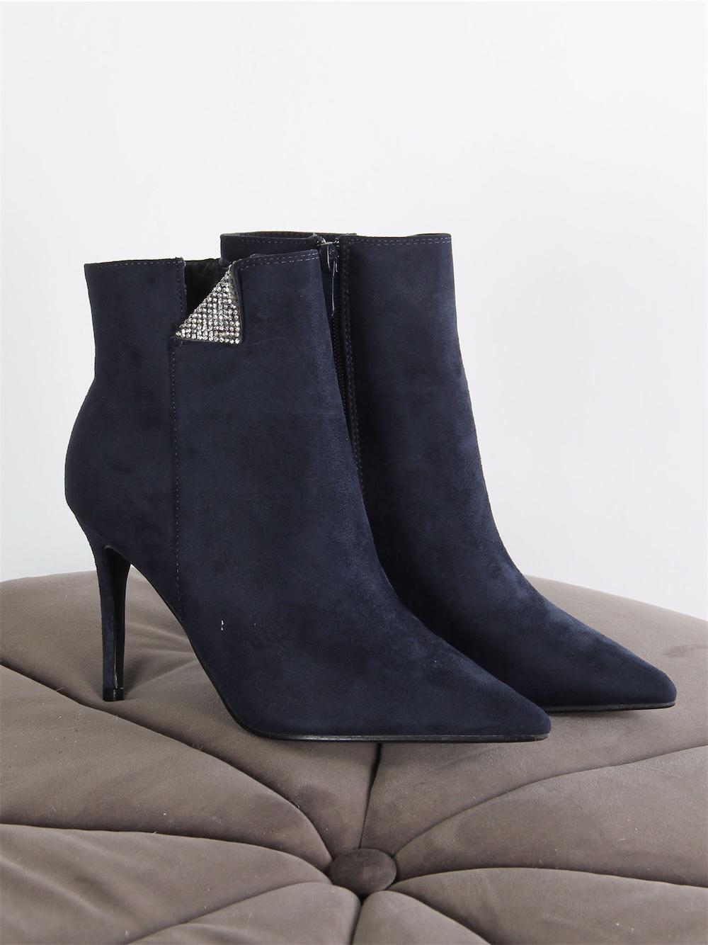 Tinna - Stövel i svart mocka med fin läderimitation